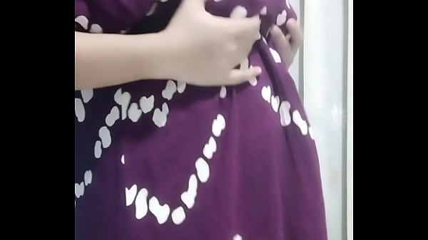 Hijab teacher shows off her vagina